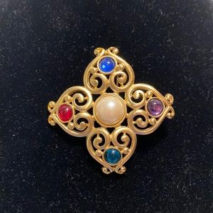 This Avanti multi colored brooche is in excellent condition. Stones are colored